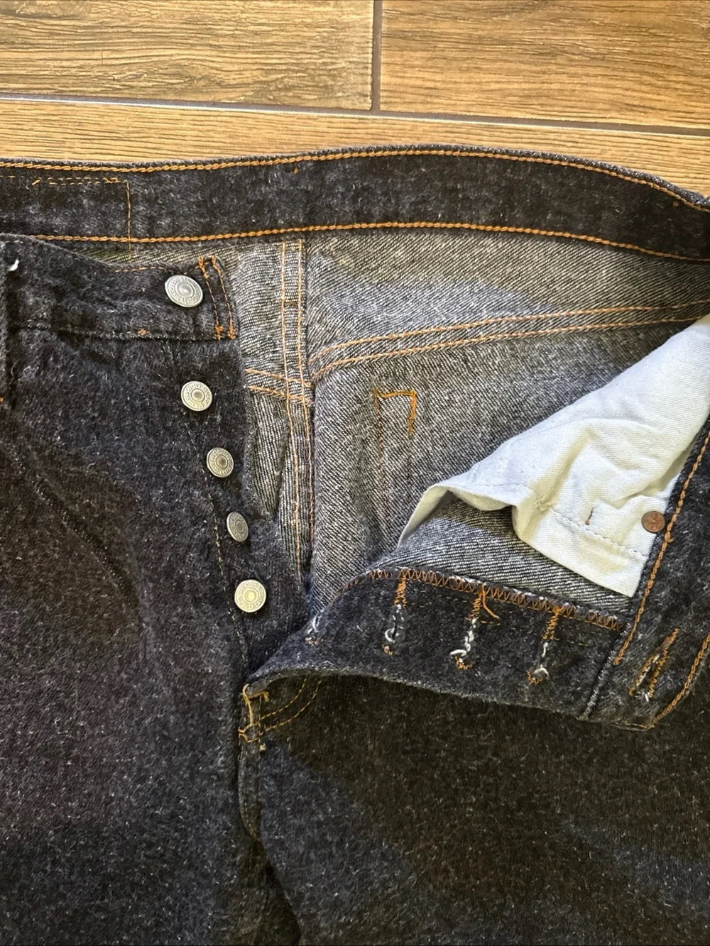 Levis wear jeans leg